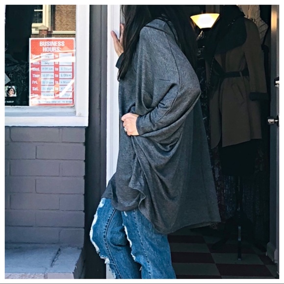 ✨LAST ONE ✨Oversized charcoal knit tunic top - Picture 3 of 7